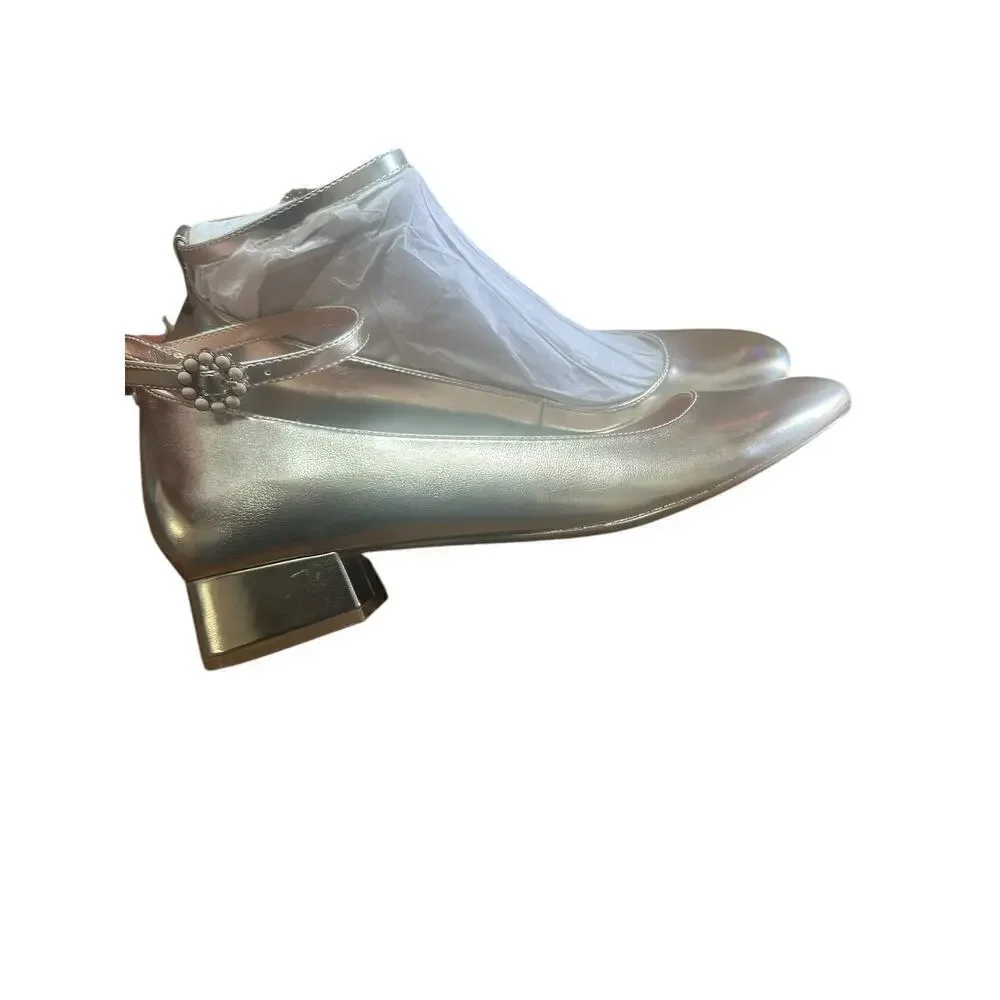 Bandolino gold round toe flower block heel adjustable ankle strap. S-9.5